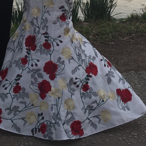 Formal dress - Picture 2 of 6